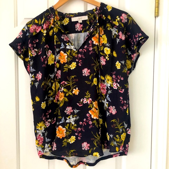 LOFT Tops - NWOT loft blouse with ruffle collar and ties